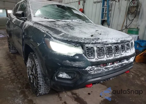 2025 Jeep Compass Trailhawk 4X4 из США, поврежденный, VIN 3C4NJDDN2ST622055